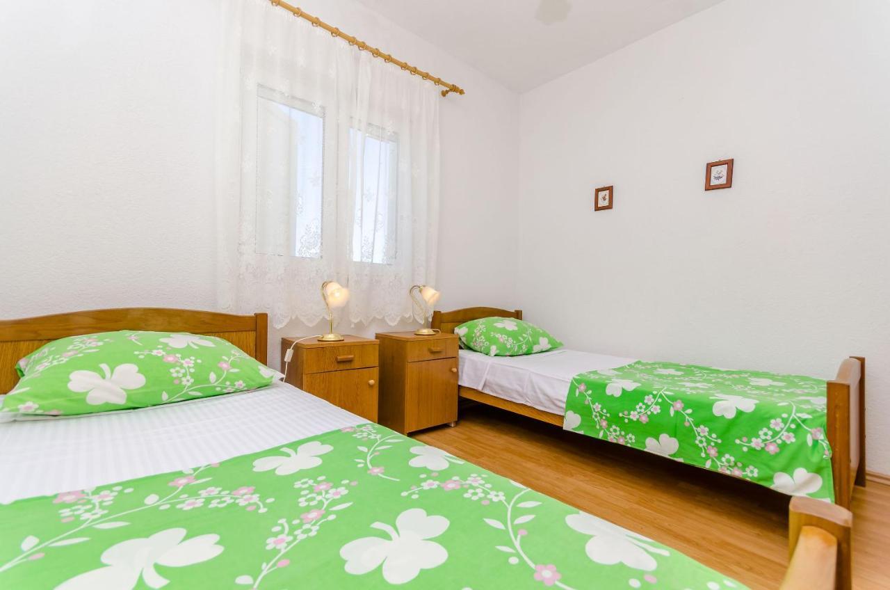 Apartments Stara Maslina Slatine Bagian luar foto